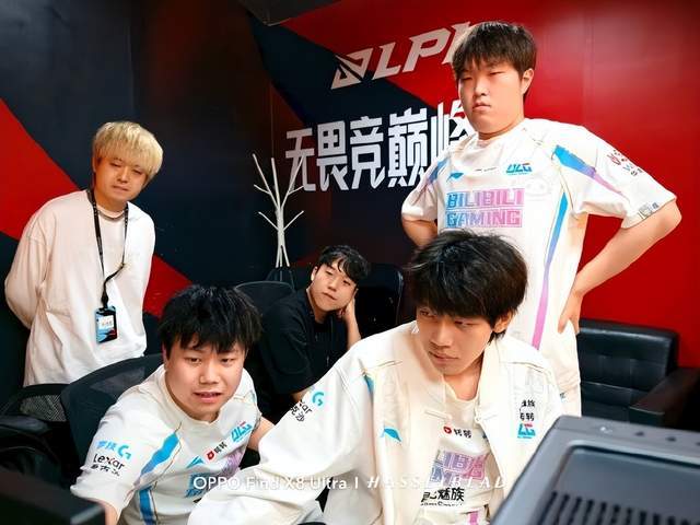 整个球馆充 整个球馆充